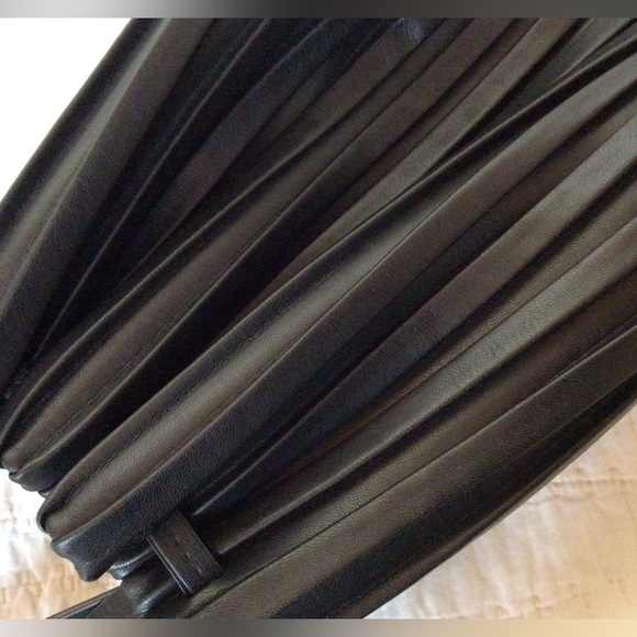 Vegan leather black bucket bag - Picture 2 of 7